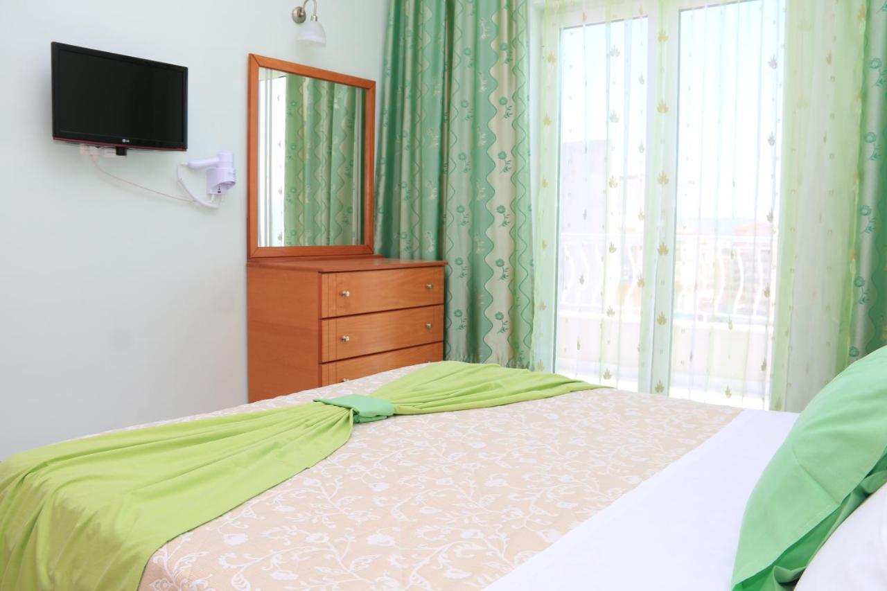 Isabela Apartments Sarandë エクステリア 写真