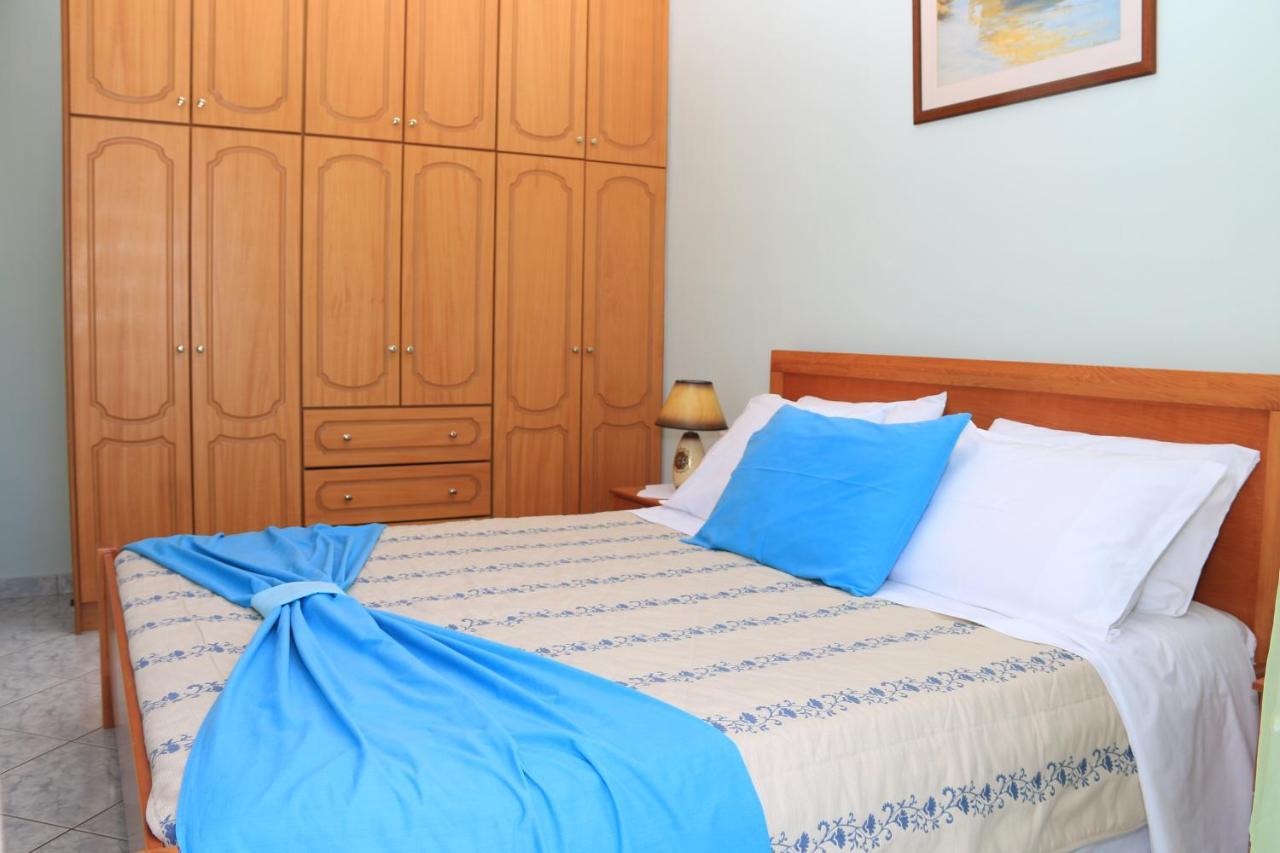 Isabela Apartments Sarandë エクステリア 写真