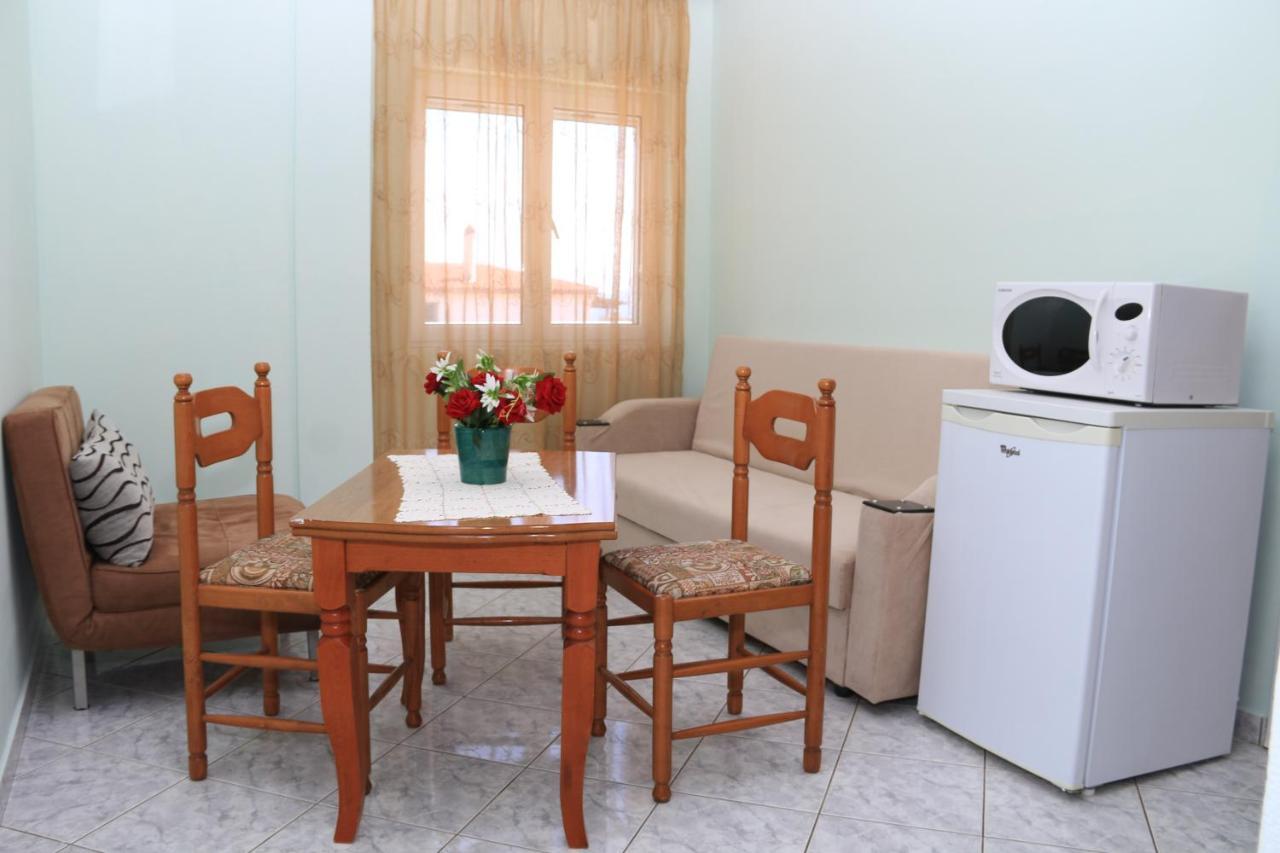 Isabela Apartments Sarandë エクステリア 写真