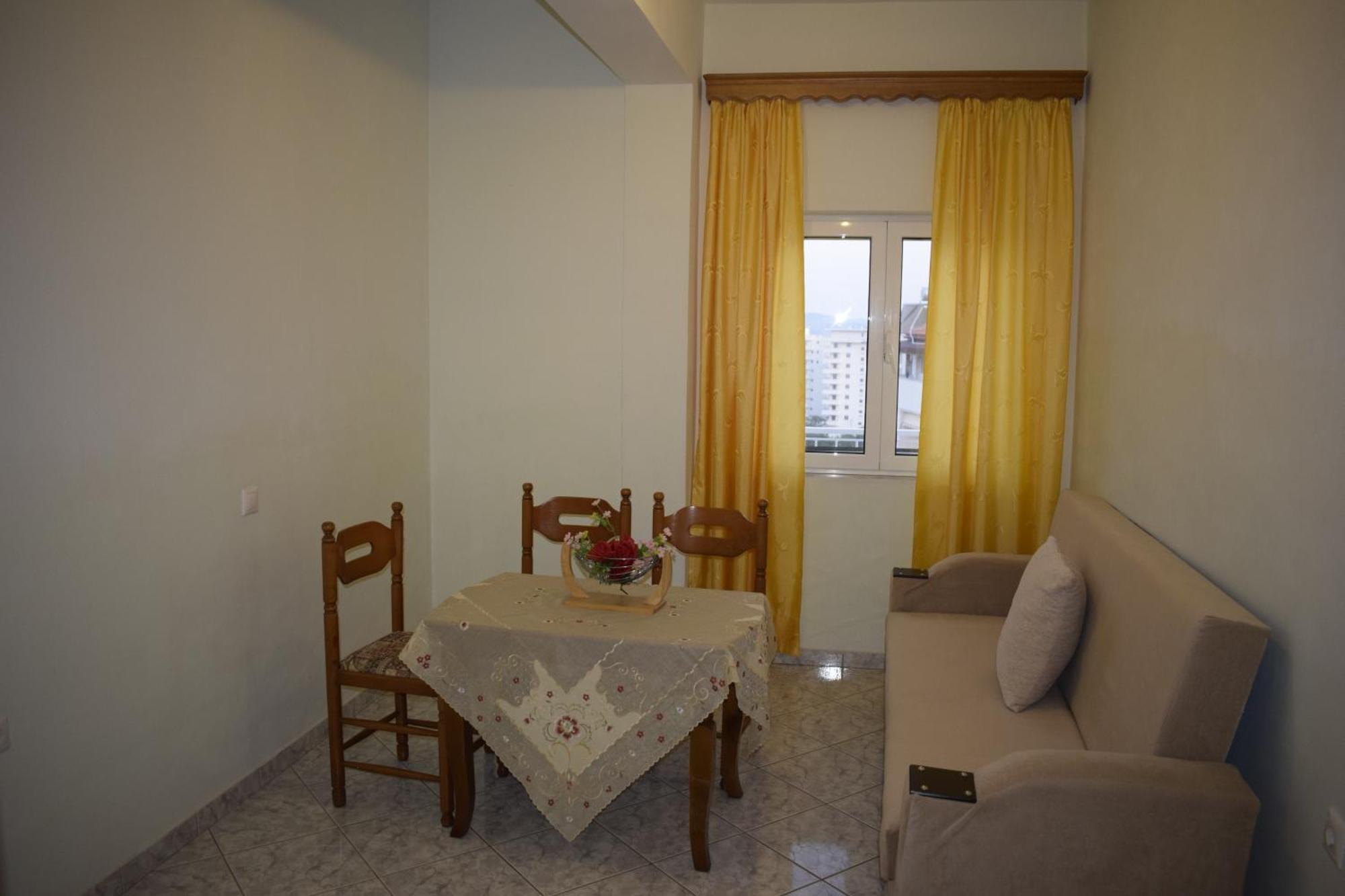 Isabela Apartments Sarandë エクステリア 写真