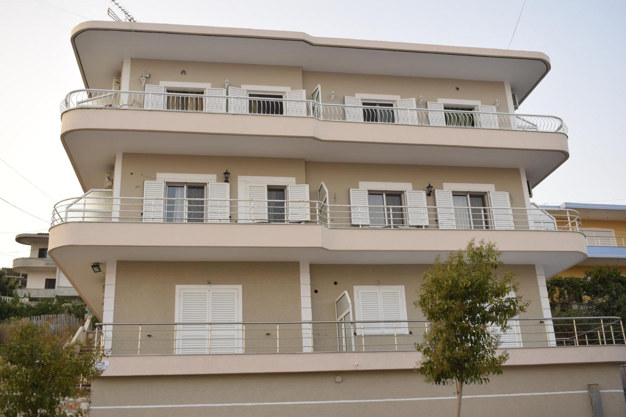 Isabela Apartments Sarandë エクステリア 写真